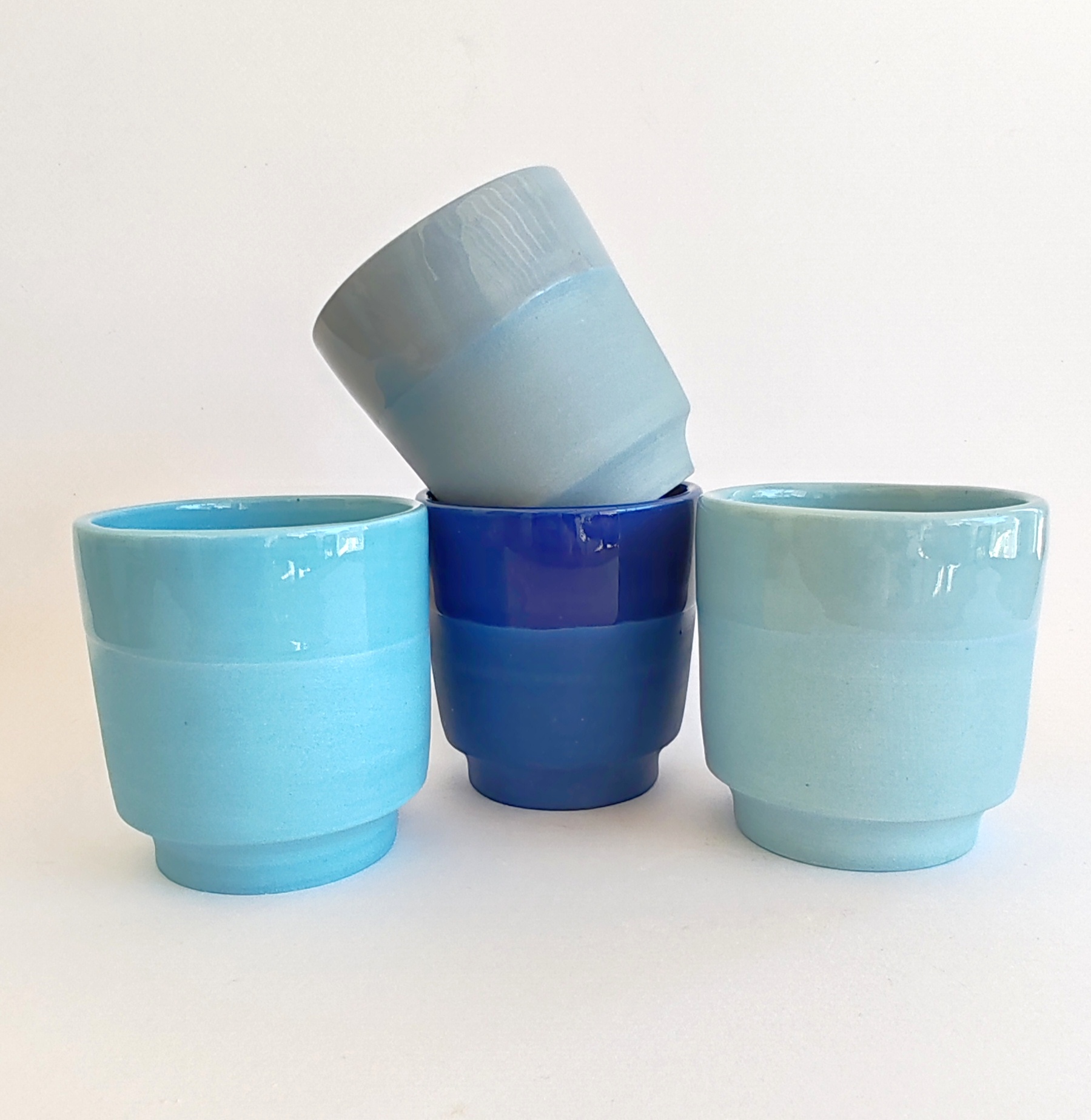 ensemble-tasses-porcelaine-bleu-cpc